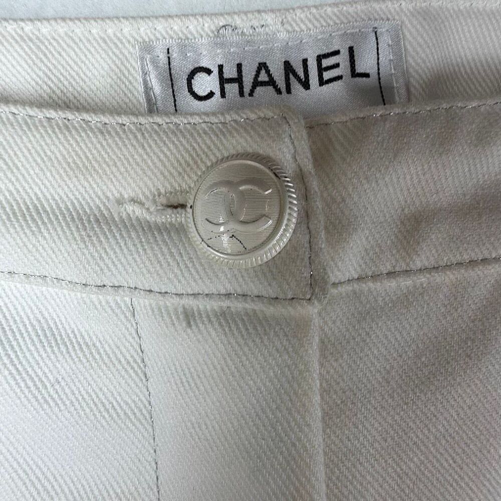 NWT CHANEL White Straight Leg Cotton Jeans CC Logo Button Made in Italy Size 38